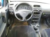 opel astra g berlina del año 2000