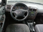 toyota avensis berlina (t 22) del año 2001