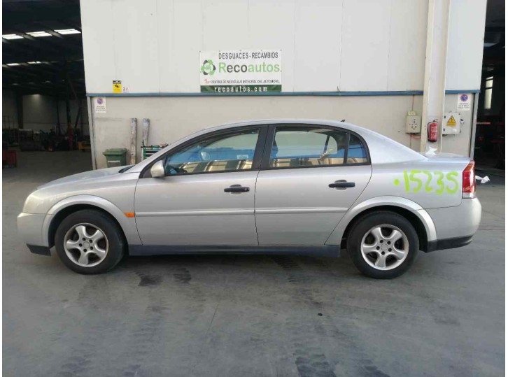 opel vectra c berlina del año 2002