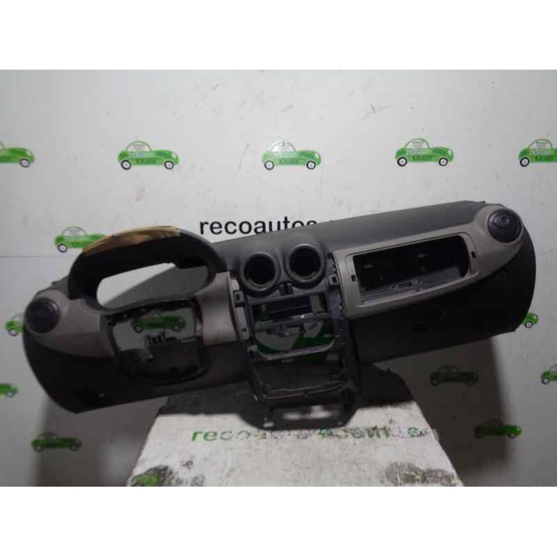 Recambio de salpicadero para dacia sandero 1.6 cat referencia OEM IAM  NEGRO Y GRIS 