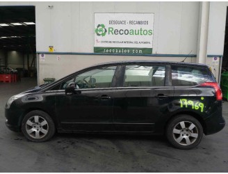 peugeot 5008 from the year 2013