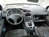 peugeot 5008 from year 2013