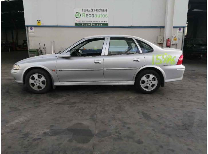 opel vectra b berlina del año 2000
