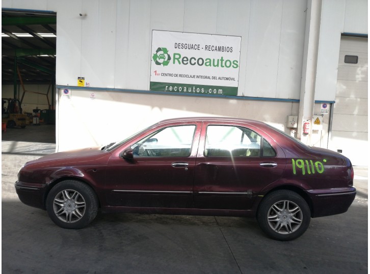 lancia lybra berlina del año 2001