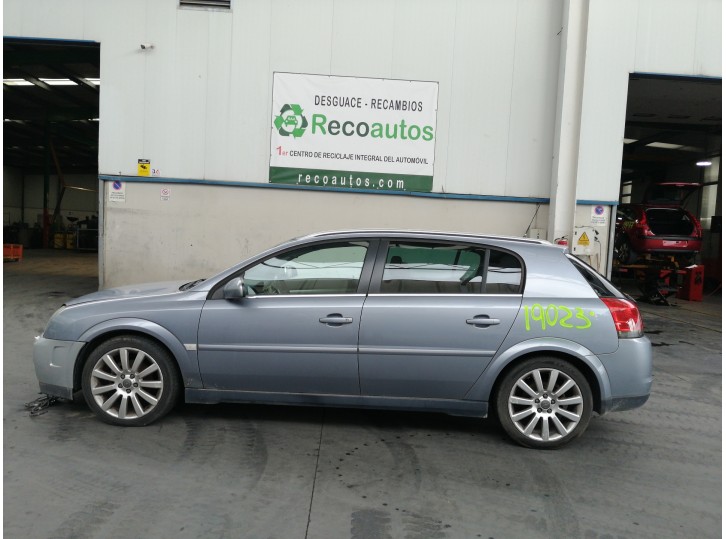 opel signum from the year 2005
