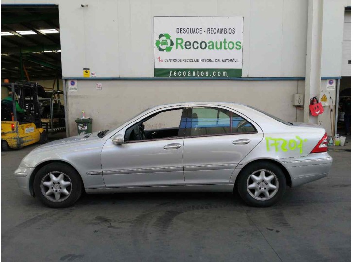 mercedes-benz clase c (w203) berlina del año 2003