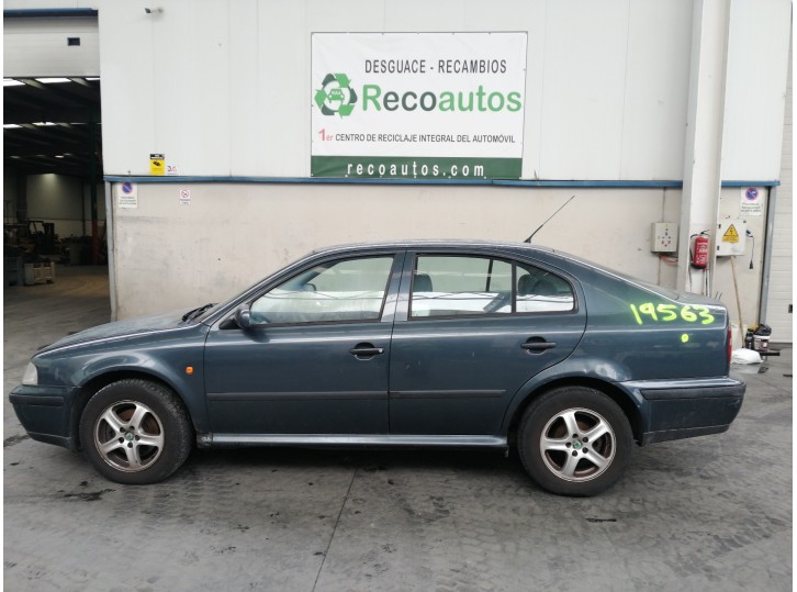 skoda octavia berlina (1u2) del año 2000