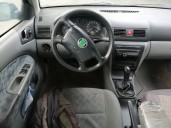 skoda octavia berlina (1u2) del año 2000