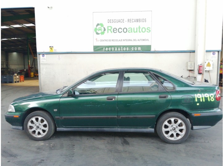 volvo s40 berlina del año 2000