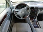 mercedes-benz clase c (w203) berlina del año 2001