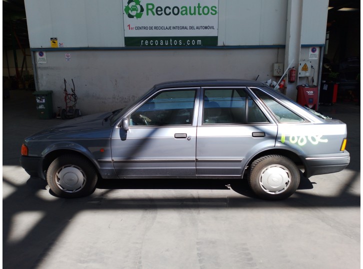ford escort berlina del año 1989