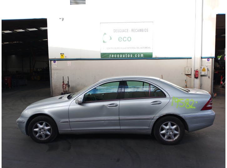 mercedes-benz clase c (w203) berlina del año 2003