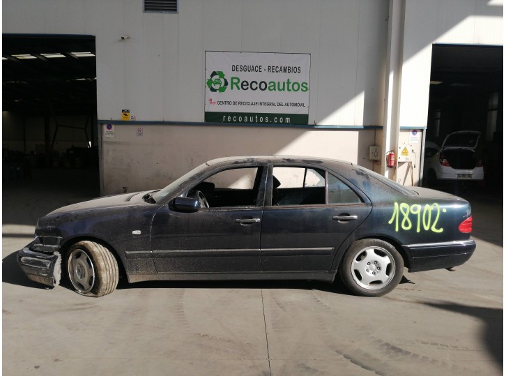 mercedes-benz clase e (w210) berlina del año 1999