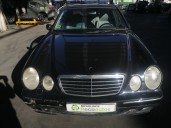 mercedes-benz clase e (w210) berlina del año 2001
