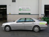 mercedes-benz clase e (w210) berlina del año 2001