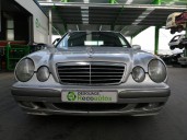 mercedes-benz clase e (w210) berlina del año 2001