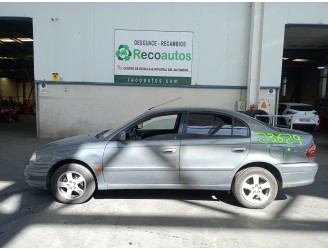 toyota avensis berlina (t 22) del año 2002