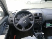 mazda 323 berlina f/s (bj) del año 2000