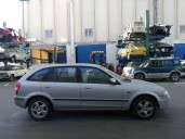 mazda 323 berlina f/s (bj) del año 2000