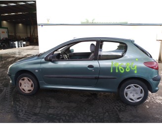 peugeot 206 berlina del año 2000