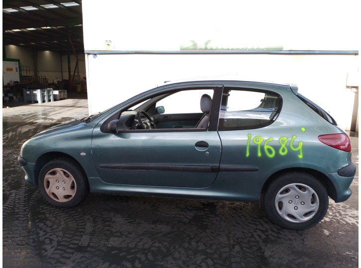 peugeot 206 berlina del año 2000