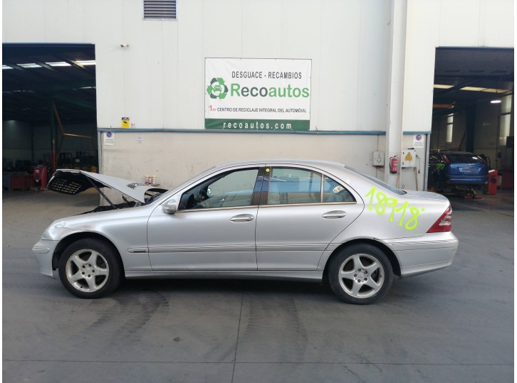 mercedes-benz clase c (w203) berlina del año 2001