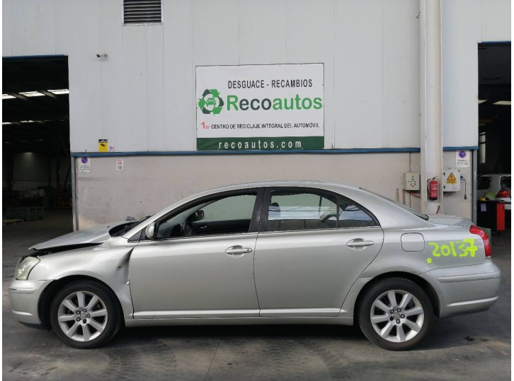 toyota avensis berlina (t25) del año 2004
