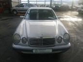 mercedes-benz clase e (w210) berlina del año 1999
