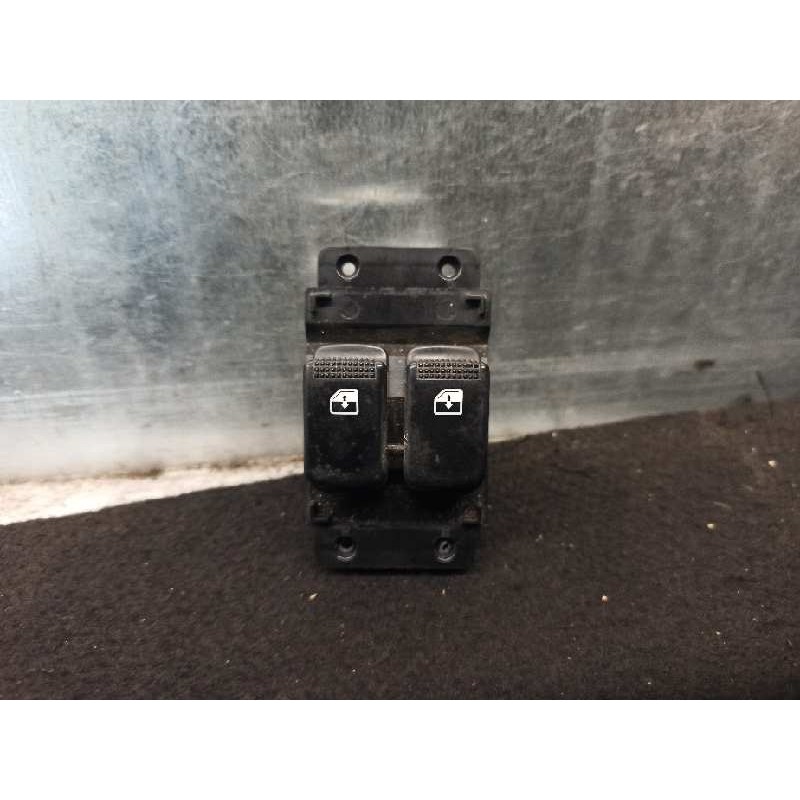 Recambio de mando elevalunas delantero izquierdo para hyundai i10 1.1 12v cat referencia OEM IAM 935700X0004X  