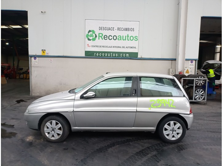 lancia lancia y del año 2003