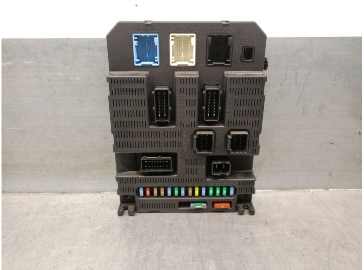 Recambio de caja reles / fusibles para citroën c3 1.6 16v hdi referencia OEM IAM 96592854 A12218 VALEO