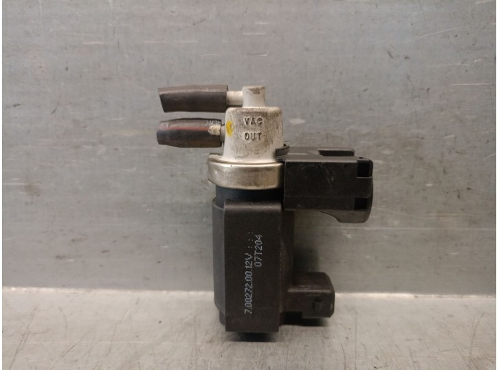 Recambio de electrovalvula vacio para kia carnival 2.9 crdi cat referencia OEM IAM 70027200  70027200 PIERBURG