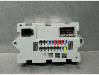Recambio de caja reles / fusibles para jaguar f-pace (x761) 2.0 td4 referencia OEM IAM CPLA14Q073AA 73707520 1607160081