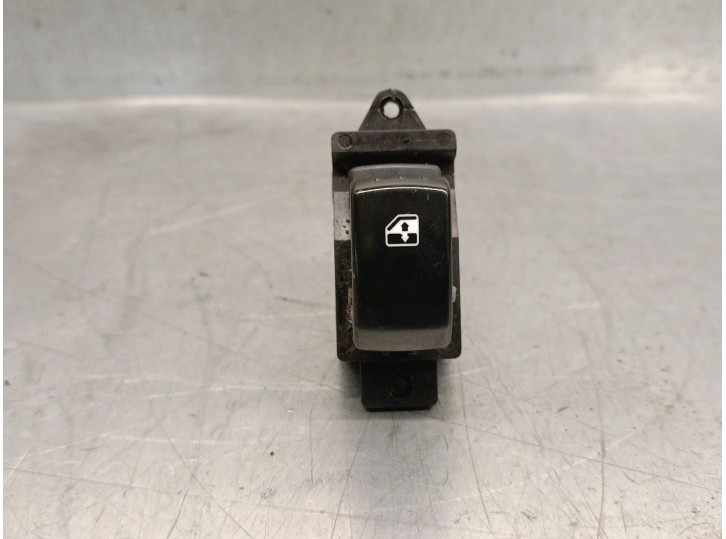 Recambio de mando elevalunas delantero derecho para ssangyong rodius i 2.7 xdi referencia OEM IAM 621W05450  