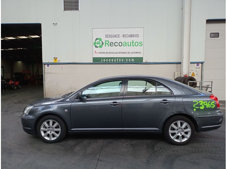 toyota avensis berlina (t25) del año 2005