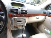 toyota avensis berlina (t25) del año 2005