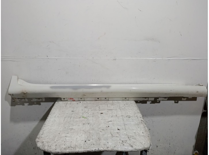 Recambio de faldon lateral para bmw x4 (f26) xdrive 35 d referencia OEM IAM 51778052076  51778052076