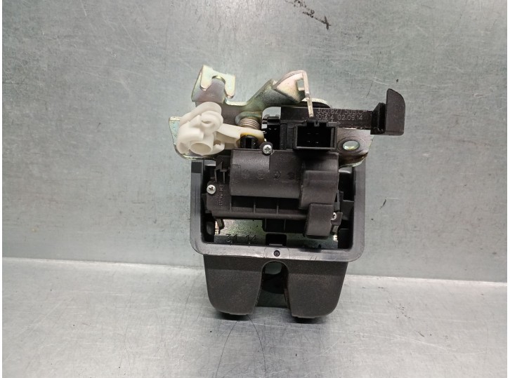 Replacement trunk / tailgate lock for Volkswagen Passat Variant (3G5) 2.0 TDI OEM IAM reference 3G0827505C 5TA827505D