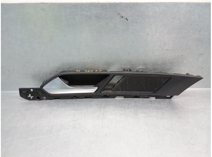 Replacement front left interior door handle for Volkswagen Passat Variant (3G5) 2.0 TDI OEM IAM reference 3G1837113 