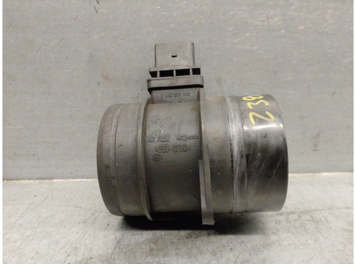 Recambio de caudalimetro para volkswagen passat berlina (3c2) 2.0 tdi referencia OEM IAM 03G906461C 0281002735 BOSCH 