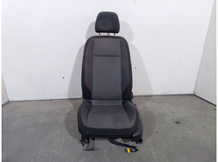 Replacement left front seat for Volkswagen Passat Variant (3G5) 2.0 TDI OEM IAM reference 5Q4881105M 