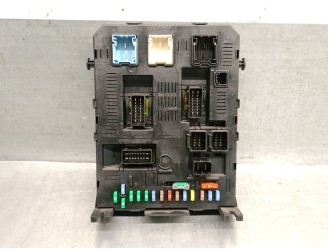 Recambio de caja reles / fusibles para citroën c4 berlina 1.4 16v referencia OEM IAM 9658158780 216761594 JOHNSON CONTROLS