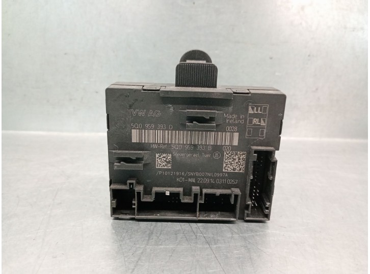 Replacement central locking unit for Volkswagen Passat Variant (3G5) 2.0 TDI OEM IAM reference 5Q0959393D 