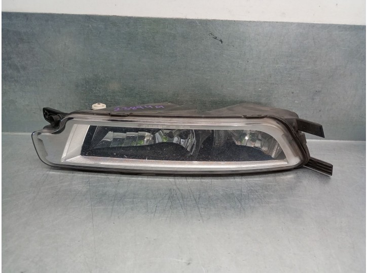 Replacement left fog light for Volkswagen Passat Variant (3G5) 2.0 TDI OEM IAM reference 3G0941661E 3G0941661E