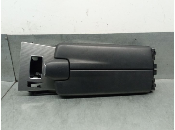 Recambio de apoyabrazos central para mercedes-benz clase e (w212) e 350 bluetec referencia OEM IAM A2126800196 A2126800196 