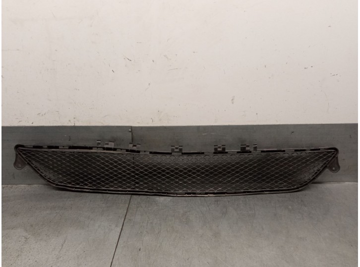 Recambio de rejilla paragolpes central para mercedes-benz clase e (w212) e 350 bluetec referencia OEM IAM A2128850522 A212885052