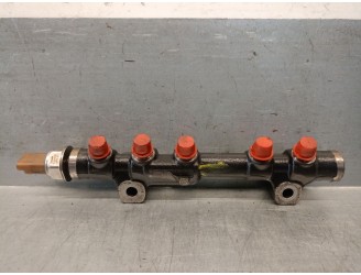 Recambio de rampa inyectora para citroën c4 picasso ii 1.6 bluehdi 120 referencia OEM IAM 9804776780 9804776780 0445214318 BOSCH