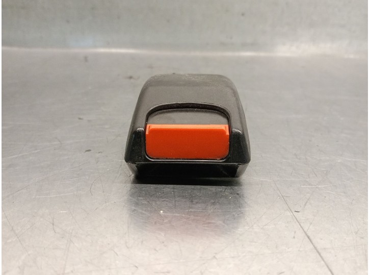 Recambio de enganche cinturon para peugeot 205 berlina 1.8 diesel referencia OEM IAM 69923  