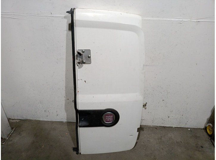 Recambio de puerta trasera derecha para fiat doblo 1.3 16v jtd cat referencia OEM IAM 51811378  51811378
