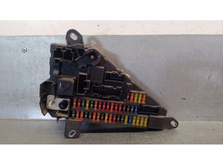 Recambio de caja reles / fusibles para bmw 5 touring (e61) 525 i referencia OEM IAM 690661805 518956040